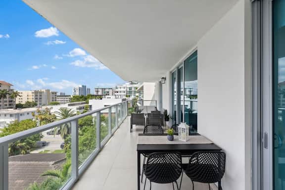 Luxury Condo w/ Rooftop Pool | 5-Min to Beach