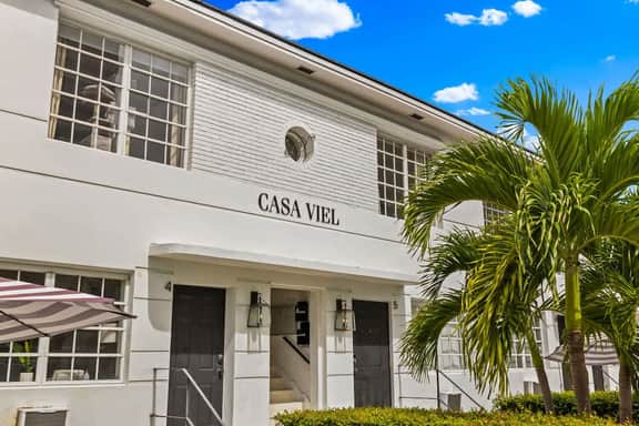 Casa Viel X• South Beach 2BR Apt with Free Parking