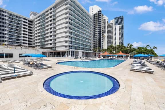 Beachfront Studio, Resort Access, No Extra Fees