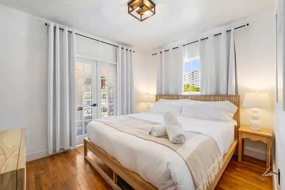 CasaViel IX • South Beach 2BR Apt • Free Parking