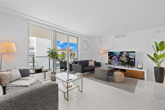 Luxury Condo w/ Rooftop Pool | 5-Min to Beach