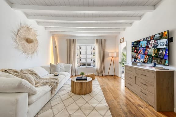 CasaViel IX • South Beach 2BR Apt • Free Parking