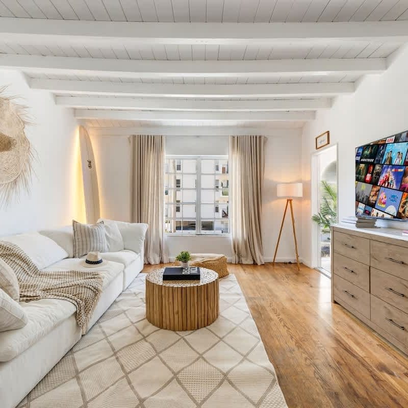 CasaViel IX • South Beach 2BR Apt • Free Parking